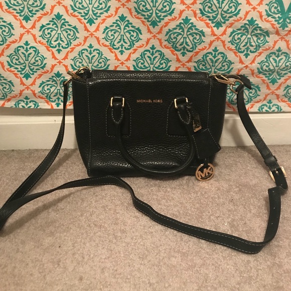 Michael Kors Handbags - Authentic Michael Kors crossbody purse